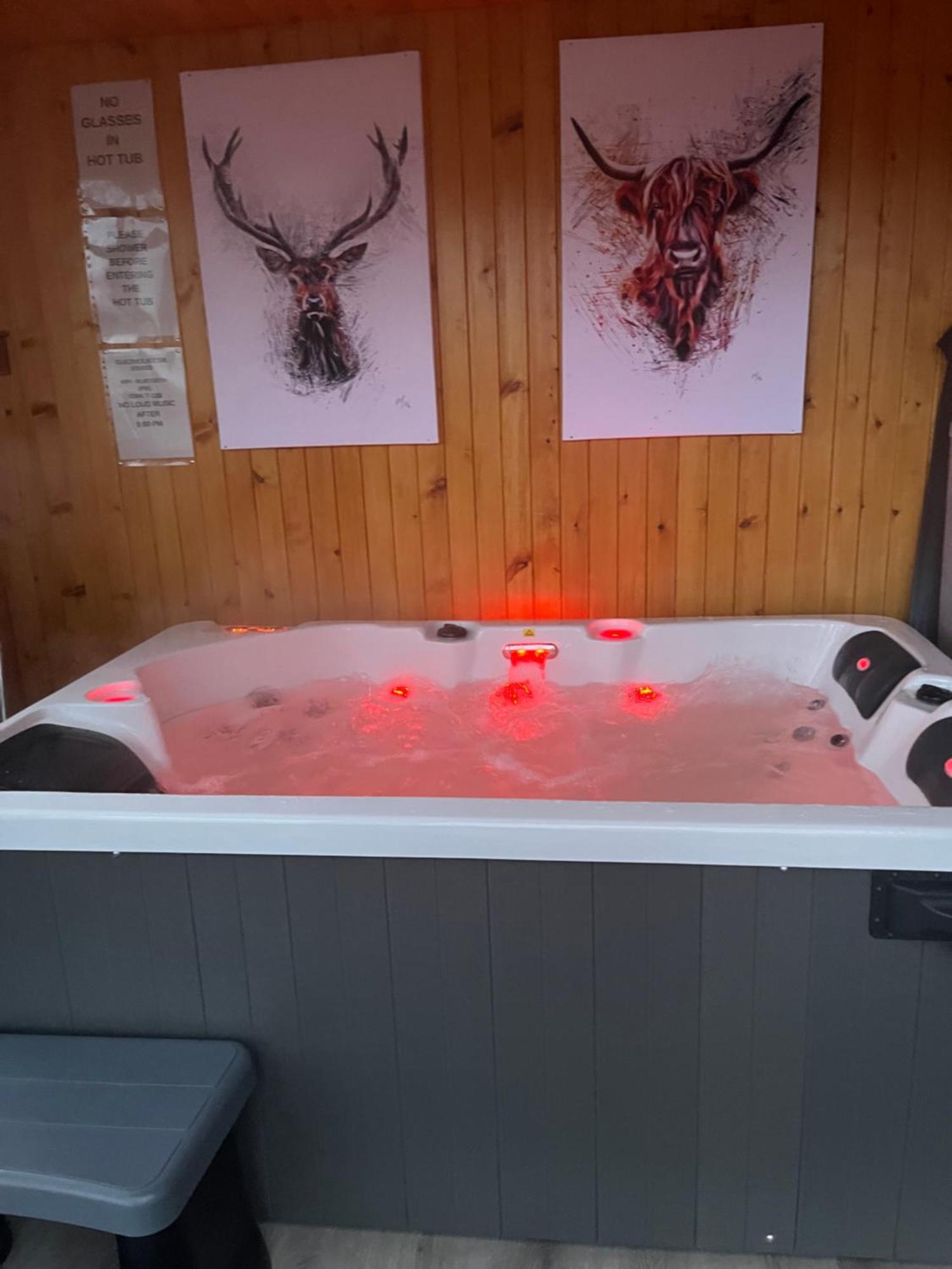 Ben Nevis Manor Lodge & Indoor Private Hot-Tub Fort William Exterior foto